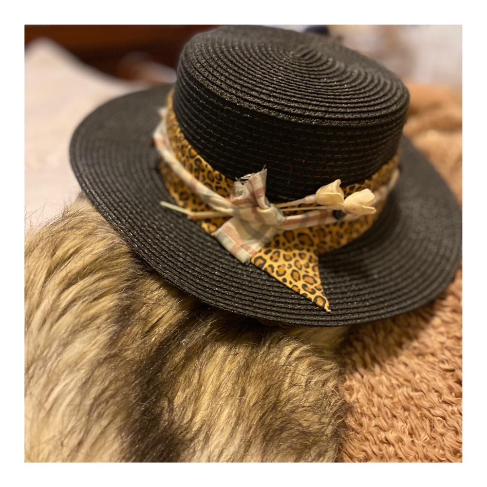 Women’s hat. Black straw. Handcrafted